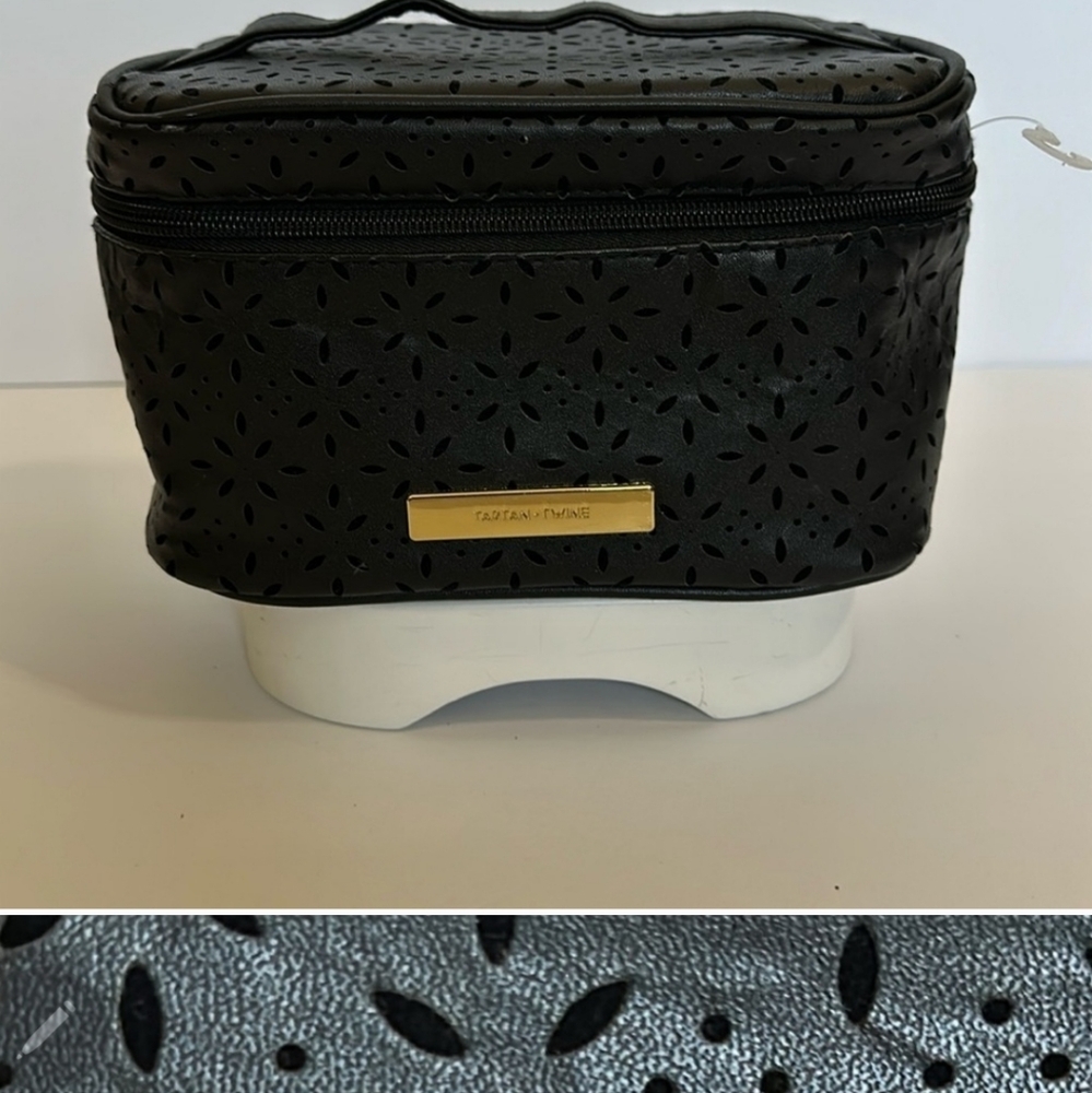 Tartan and Twine Midnight Pierce train case. 1 '